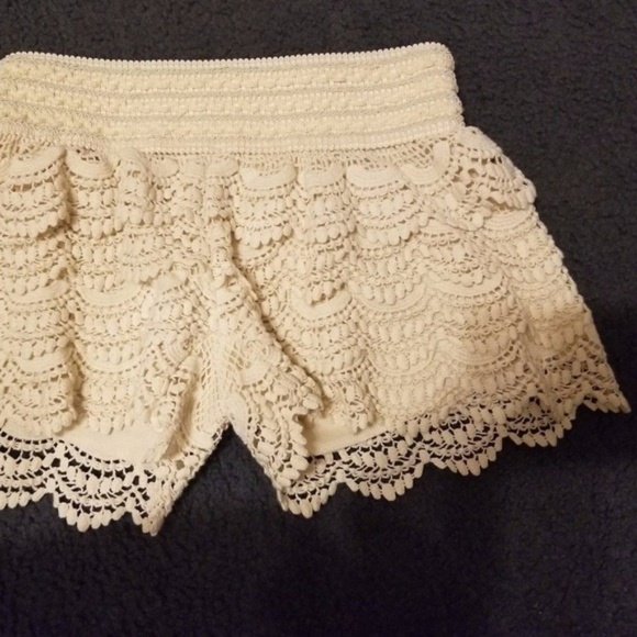 American Rag Pants - Lace Ruffle Shorts XS